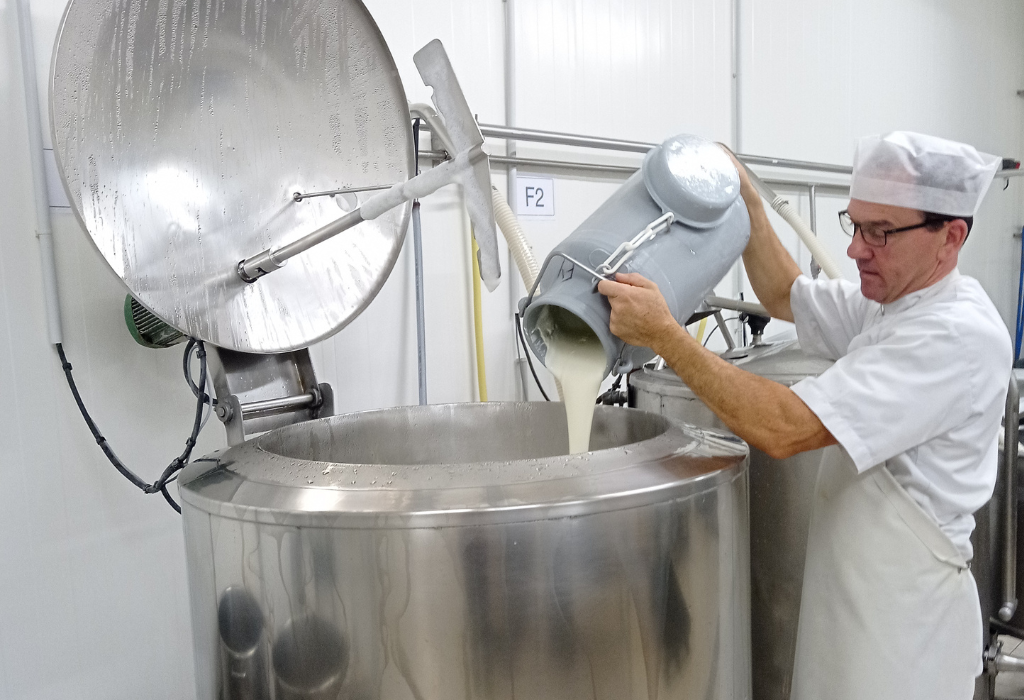 fabrication-des-yaourts-le-craulois-etape-d-ensemencement